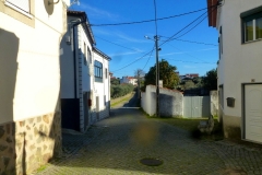 Ein Weg zur Quinta durchs Dorf